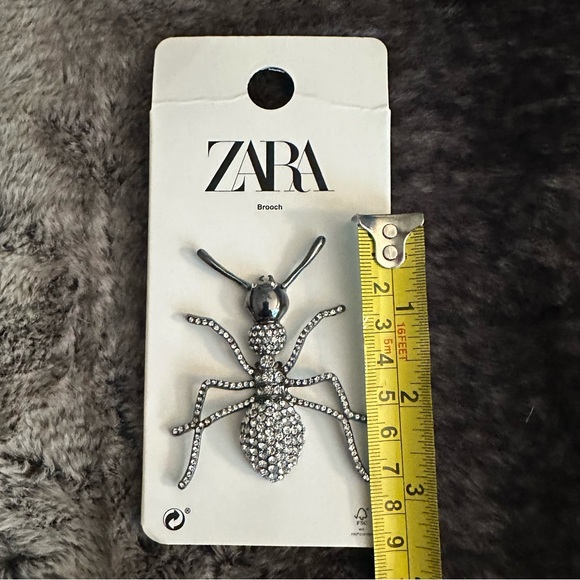 Zara Sparkling Ant Brooch - Picture 6 of 6
